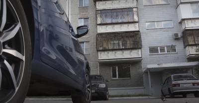 "Я тебе череп снесу": Челябинец устроил во дворе парковку за деньги и угрожает нежелающим платить - reendex.ru - Челябинск