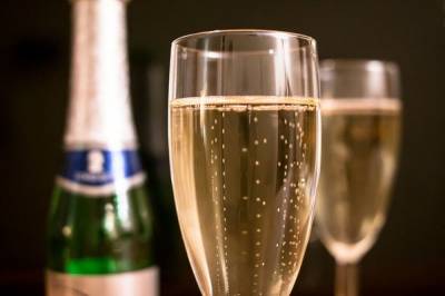 В Роскачестве заявили, что российским шампанским является лучшее вино - aif.ru - Россия - Крым - Севастополь
