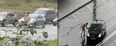 Сольный номер голого танцора в Петербурге пресекли полицейские - runews24.ru - Санкт-Петербург