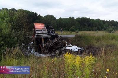 В Ивановской области столкнулись два грузовика: водитель одного из них получил ожоги ног - mkivanovo.ru - Ивановская обл.