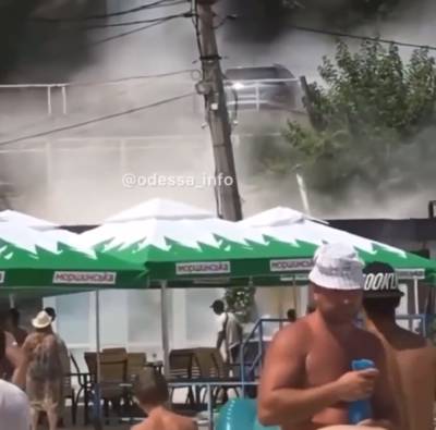 Из-за взрыва начался пожар на пляже в Одессе, все в дыму: видео ЧП - politeka.net - Украина - Киев - Одесса