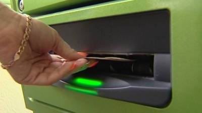 В Калининграде пара украла телефон калининградки и сняла деньги с ее счета - vesti.ru - Россия - Калининград