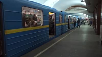 Пассажиры устроили драку в киевском метро, видео: все из-за маски - politeka.net - Украина - Киев