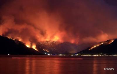 Бекир Пакдемирли - В Турции тушат пожары в шести регионах - korrespondent.net - Украина - Турция - провинция Анталья