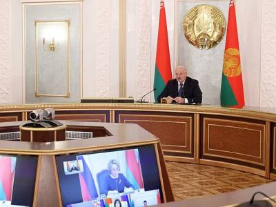 Александр Лукашенко - Лукашенко заявил, что Запад понимает ущербность санкций, но хочет оставить белорусов без пенсий и зарплат - rosbalt.ru - Белоруссия
