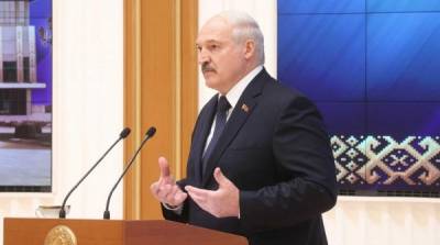 Александр Лукашенко - Наталья Кочанова - Игорь Сергеенко - Лукашенко отчитал авторов замечаний к поправкам в Конституцию и вернул их на доработку - newzfeed.ru - Белоруссия