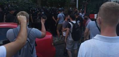 В центре Киева нацисты, полицаи и ЛГБТ устроили беспорядки и драку - politnavigator.net - Украина - Киев