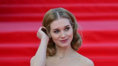 Кристина Асмус - Асмус выложила фото с обнаженной грудью в прозрачной майке - 5-tv.ru