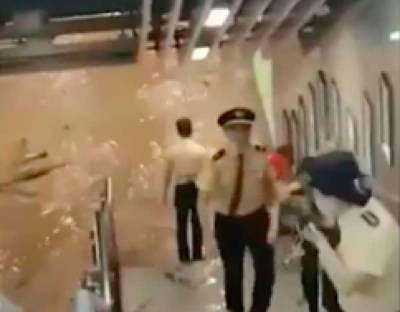 В Китае затопило метро в Гуанчжоу - lenta.ua - Китай - Украина - Лондон - Гуанчжоу