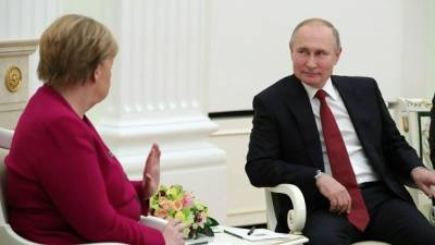 Владимир Путин - Ангела Меркель - Историк рассказал, что переговоры Путина и Меркель носили «характер дуэлей» - 5-tv.ru - Россия - Украина - Киев - Крым - Германия - ДНР - ЛНР