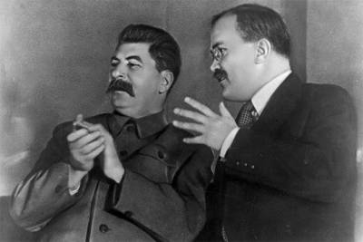 Иосиф Сталин - Вячеслав Молотов - За что Молотов попал в опалу к Сталину - russian7.ru