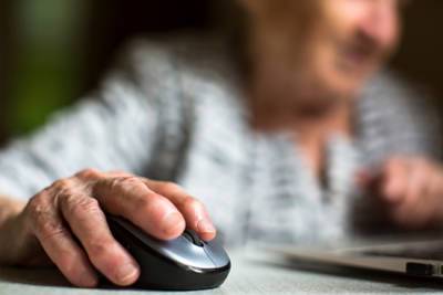 62-летняя британка подала в суд из-за назвавшего ее бабушкой коллеги - lenta.ru