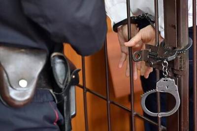 Связанная скотчем россиянка сумела сбежать от насильника с помощью зажигалки - lenta.ru - Россия - Ленинградская обл. - Бокситогорск