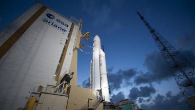 Ракета Arianе 5 с двумя телекоммуникационными спутниками стартовала с космодрома в Куру - trend.az - Бразилия - Французская Гвиана