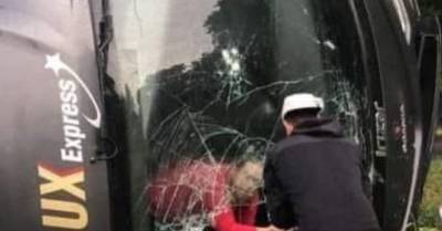 ФОТО. Эстония: в Лихула перевернулся автобус Lux Express, двое пассажиров госпитализированы - rus.delfi.lv - Эстония - Латвия - Таллинн
