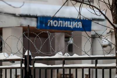 Российские полицейские несколько километров несли на руках пропавшего рыбака - lenta.ru - Россия - Уссурийск
