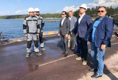 Александр Дрозденко - Бату Хасиков - Глава Калмыкии Бату Хасиков посетил морской порт Усть-Луга - online47.ru - Россия - Ленинградская обл. - Санкт-Петербург - респ. Калмыкия - Новороссийск - Усть-Луга