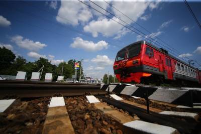Названа причина столкновения грузовика с поездом в Калужской области - vm.ru - Калужская обл.