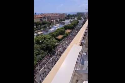 Во Франции - Более 200 тыс. противников санпропусков провели акции протестов во Франции - mk.ru - Франция - Париж