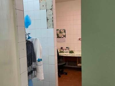 Дмитрий Спивак - Максим Степанов - Старая мебель и облупившаяся стена. Спивак показал "современную больницу" в Киеве - gordonua.com - Украина - Киев