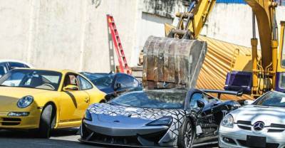Родриго Дутерт - Редкий McLaren и ещё два десятка дорогих спорткаров размозжили бульдозером - reendex.ru - Филиппины