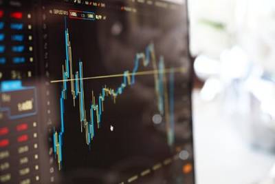Россиянам назвали минимальную сумму для торговли на бирже - lenta.ru