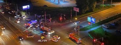 В Новосибирске водитель KIA Rio пострадал во время ночного столкновения трёх автомобилей - runews24.ru - Новосибирск - Новосибирская обл.