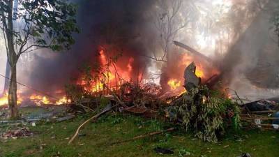 Не менее 17 человек погибли при крушении военного самолета на Филиппинах - iz.ru - Израиль - county Black Hawk - Филиппины