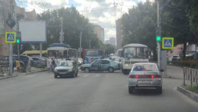 На улице Грибоедова в Рязани произошла массовая авария - 7info.ru - Рязань