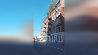 На Чкаловском проспекте загорелась квартира на пятом этаже дома - piter.tv - Санкт-Петербург