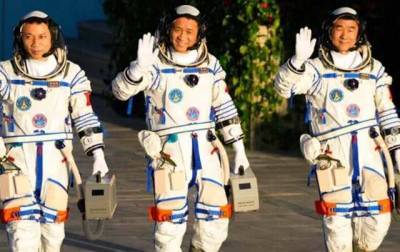 Тан Хунб - Китайские астронавты вышли в открытый космос - novostiua.news - Китай - Украина