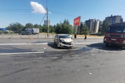 Две Kia столкнулись на выезде из Металлстроя и спровоцировали пробку - spb.mk.ru