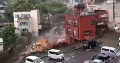 В Японии масштабный оползень: разрушены здания, пропали люди (ФОТО, ВИДЕО) - dsnews.ua - Норвегия - Украина - Токио - Япония