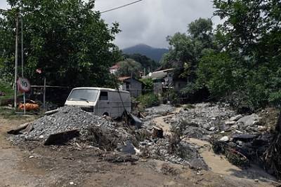 В Крыму началась эвакуация из-за подтопления частных домов - lenta.ru - Россия - Крым - район Бахчисарайский