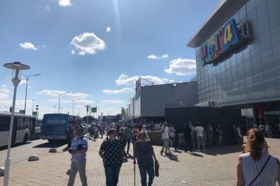 Питер Онлайн - Петербуржцев эвакуировали из ТЦ Мега Дыбенко из-за возможного возгорания - spb.mk.ru - Санкт-Петербург