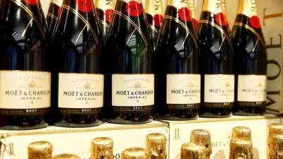 Moet Hennessi скорректирует этикетки на бутылках с шампанским в Россию - svoboda.org - Россия