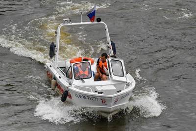 Спасатели помогли тонувшему мужчине в пруду на востоке Москвы - vm.ru - Москва