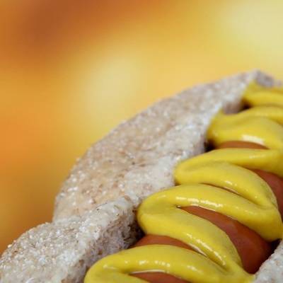 Американка не смогла побить мировой рекорд по поеданию хот-догов - radiomayak.ru - США - Нью-Йорк