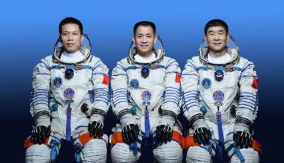 Тан Хунб - Китайские астронавты впервые вышли в открытый космос за пределами космической станции - usa.one - Китай - США