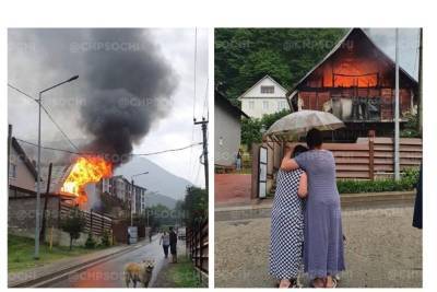 Спасатели потушили в Красной Поляне два дома, объятых огнём - kuban.mk.ru - Сочи - Краснодарский край