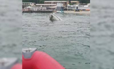 У берегов Одессы затонула яхта, капитана достали из воды: кадры ЧП - politeka.net - Украина - Одесса