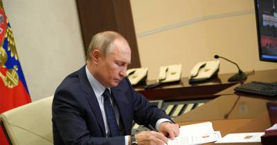 Владимир Путин - Алексей Лавров - Путин подписал закон, упрощающий и автоматизирующий госзакупки - ren.tv - Россия