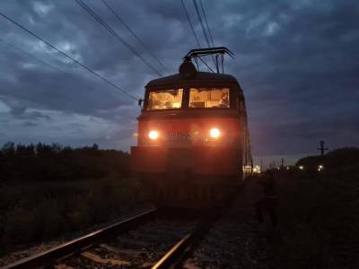 В Челябинской области грузовой поезд сбил пенсионерку, которая шла вдоль путей - znak.com - Челябинская обл. - Уральск