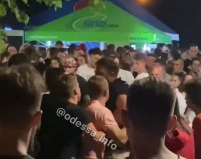 Массовую драку устроили в Одессе, видео: "Зачинщики были пьяны" - politeka.net - Украина - Одесса
