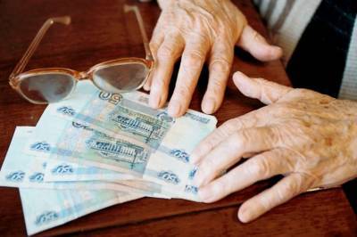 С пенсионеров хотят брать дополнительные деньги на новую страховку - continent.news - Россия
