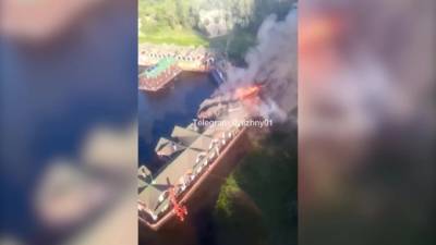 В Нижнем Новгороде произошел пожар в здании плавучей бани - piter.tv - Санкт-Петербург - Нижний Новгород - Нижний Новгород