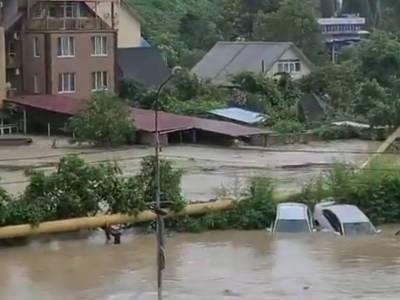 Сочи затопило из-за ливня: вода уносит машины, реки выходят из берегов (фото, видео) - sharij.net - Россия - Сочи - Краснодарский край