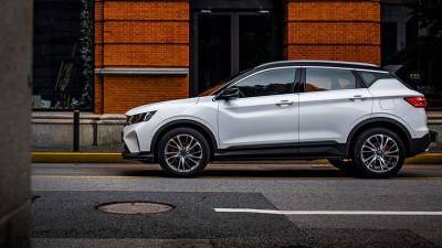 Geely увеличила стоимость двух кроссоверов в России - iz.ru - Россия - Китай - Израиль