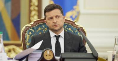 Владимир Зеленский - Большинство украинцев считает законопроект о деолигархизации не угрожающим олигархам - delo.ua - Украина - Киев