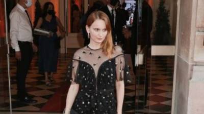 Актриса Агата Максимова впервые вышла на красную дорожку после болезни - mir24.tv - Франция - Париж